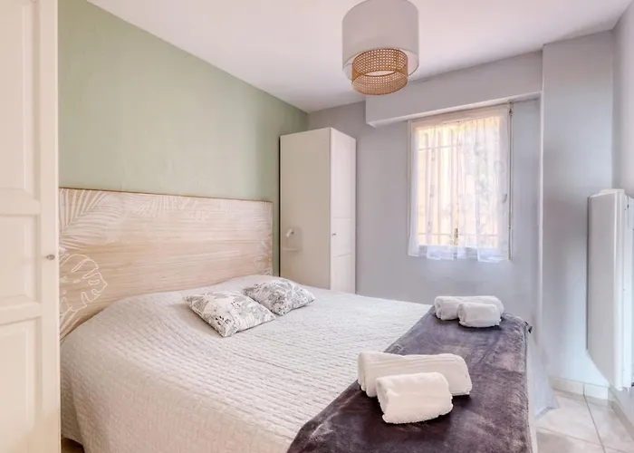 T2 Sea View In Saint-clair - Rated 3 * Le Lavandou